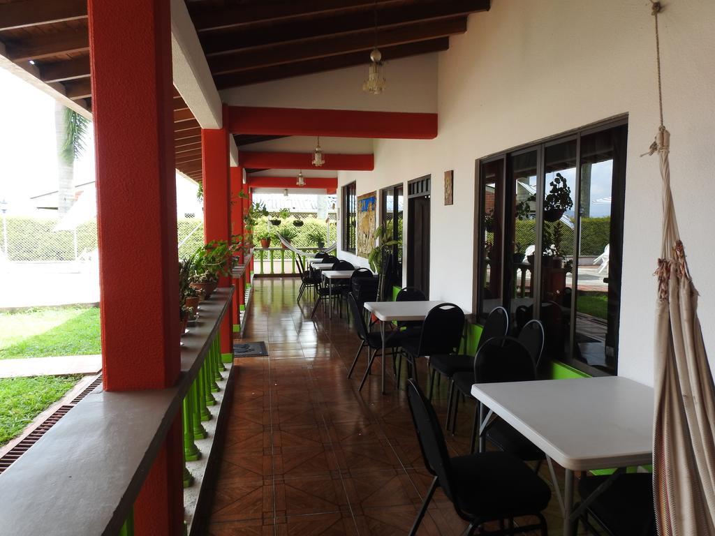 Hostal La Sultana ซานตาโรซา เดกาบัล ภายนอก รูปภาพ